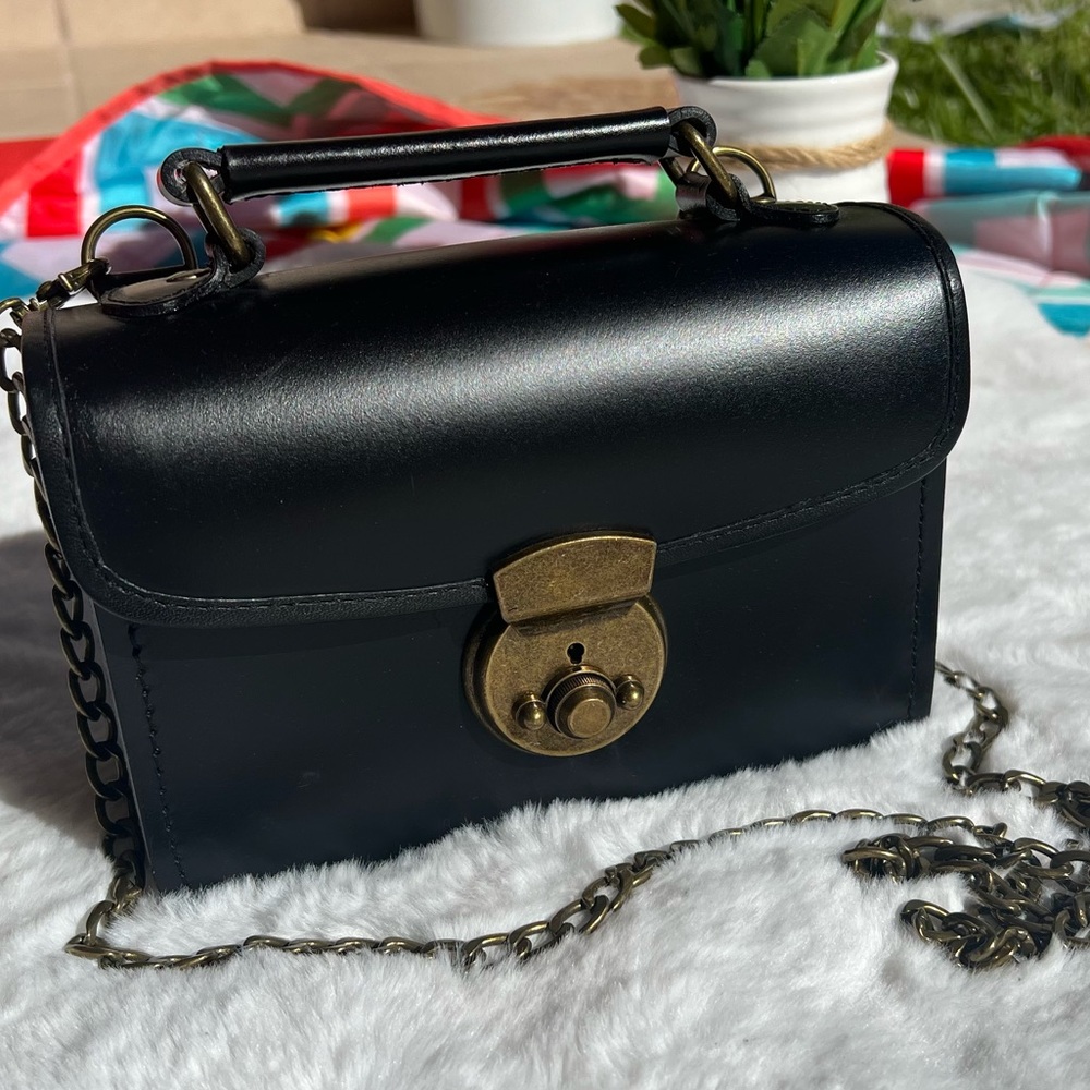 🌟Authentic🌟Beara Beara handbag | Genuine Cow Leather| BLACK| Metal Chain